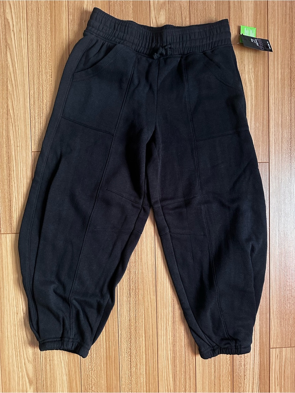 NWT Black Cropped Jogger Pants - Size 7/8